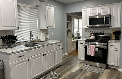 Springfield Casa | 2 Bedroom-near Hospitals, Six Flag, Big E