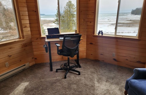 De Tour Village Casa | 2-bedroom, office, and den - Beachfront Lake Huron home