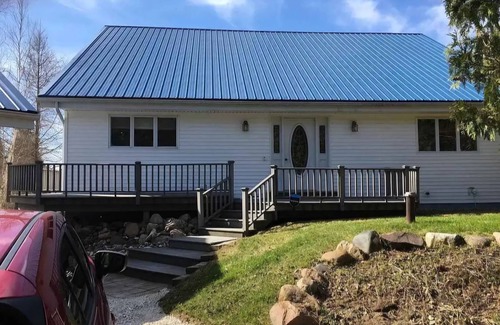 De Tour Village Casa | 2-bedroom, office, and den - Beachfront Lake Huron home