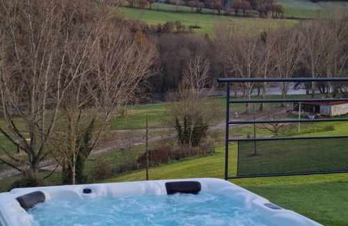 Villeneuve-dʼAllier Casa | 2 Bedroom Private vacation home in Villeneuve-d'Allier