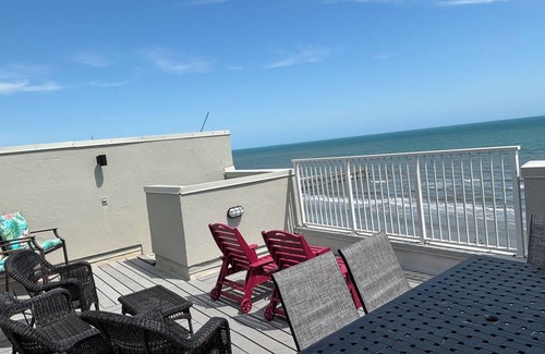 Ash Condominio | 2-bedroom penthouse in North Myrtle Beach with two-story balcony and indoor pool