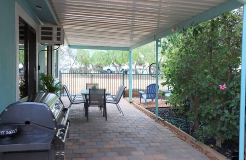 Barmera Casa | 2 bedroom pet friendly cottage right next to the lake