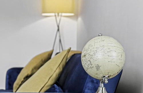 Kettering Apartamento | 2 Bedroom Serviced Apartment in Kettering Centre- Northampton, Sleeps 4, free parking, Wifi, Sky, Netflix