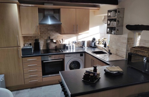 Roch Cabaña | 2 bedroom sleeps 5 dog-friendly coastal cottage. 5 Star comfort, character and location.