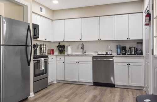 Mableton Casa | 2 Bedroom Townhouse Fire Pit - BBQ - Fun Relax