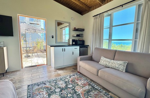 La Mela Villa | 2 bedroom Villa with Pool and Stunning Ocean Views.