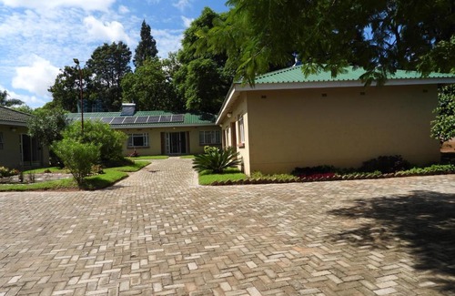 Harare Apartamento | 2 bedroomed apartment with en-suite and kitchenette - 2071