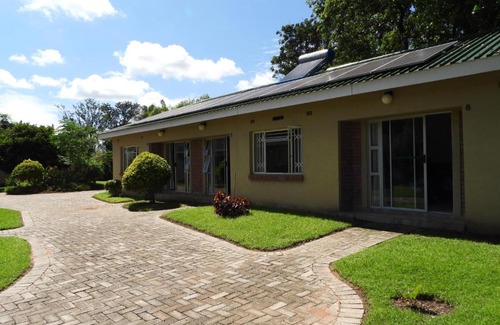 Harare Apartamento | 2 bedroomed apartment with en-suite and kitchenette - 2071