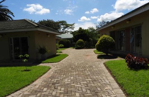 Harare Apartamento | 2 bedroomed apartment with en-suite and kitchenette - 2071