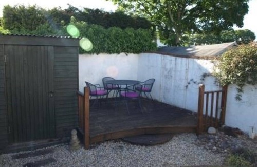Hythe Cabaña | 2 bedroomed cottage in Hythe, Kent, close to amenities and beach. Dogs welcome.