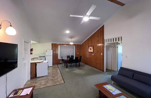 Burnt Pine Cabaña | 2 bedrooms, internet, a local sim card & $10 call credit & good coffee