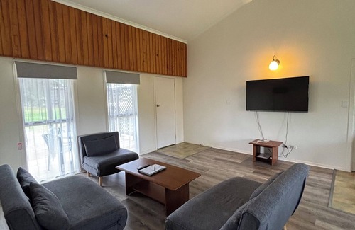 Burnt Pine Cabaña | 2 bedrooms, internet, a local sim card & $10 call credit & good coffee