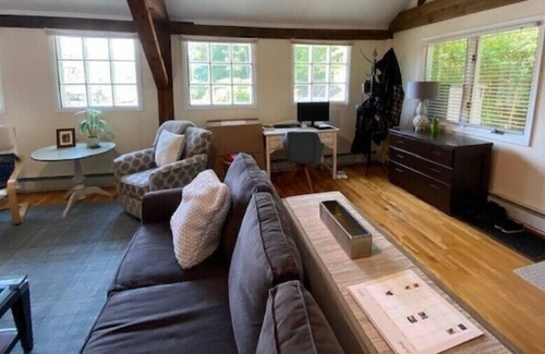 Morristown Apartamento | 2 BR apt in Morristown. Walking distance to downtown, bars, restaurants, train.