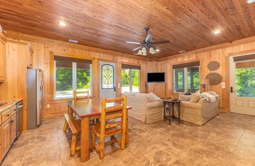 Darien Casa | 2-BR Fisherman's Quarters w/ docks, pool, and firepit on Emma's Driftwood Farm