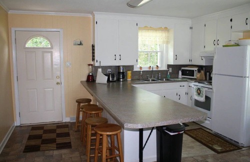 Southmont Casa | Casa de 2 dormitorios con frente al lago, muelle flotante y lanzamiento de botes