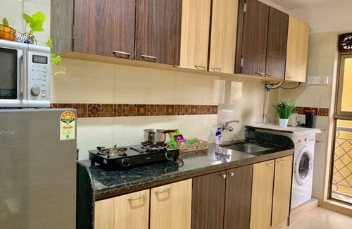 Pali Hill Apartamento | 2 BRs, Quiet Bandra location, 3 balconies, Wifi