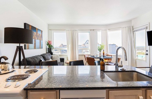 Cayucos Cabaña | 2 Cayucan Bungalows Steps to Beach + Shared Lounge Sleeps 12