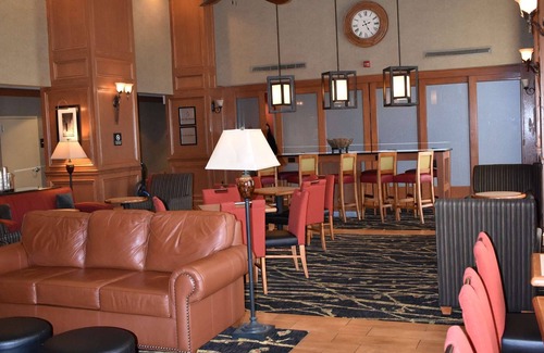 Murfreesboro Hotel | 2 Connecting Suites at a Hotel