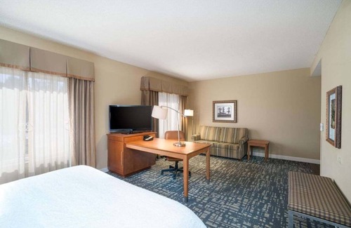 Murfreesboro Hotel | 2 Connecting Suites at a Hotel