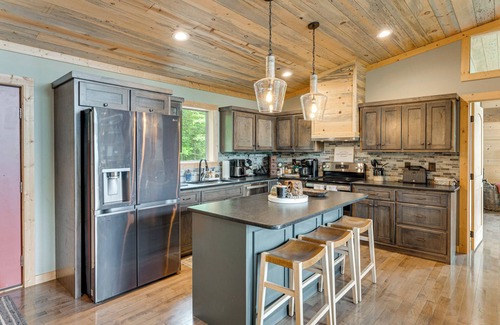 Murphy Cabina | 2 Decks, Grill, Hot Tub: Mountain Cabin in Murphy