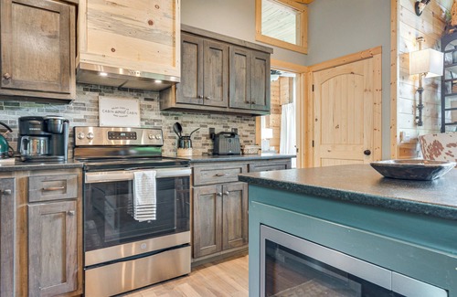 Murphy Cabina | 2 Decks, Grill, Hot Tub: Mountain Cabin in Murphy