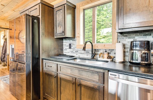 Murphy Cabina | 2 Decks, Grill, Hot Tub: Mountain Cabin in Murphy