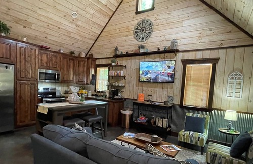 Rising Fawn Cabina | 2 Family Cabins - Hot Tub - Fire Pits - Screened in Porches - 2 miles to Cloudland Canyon Park