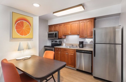 Anaheim Resort Hotel | 2 Family-Friendly 1BR Apartments Near Disneyland w/ Full Kitchen & Outdoor Pool