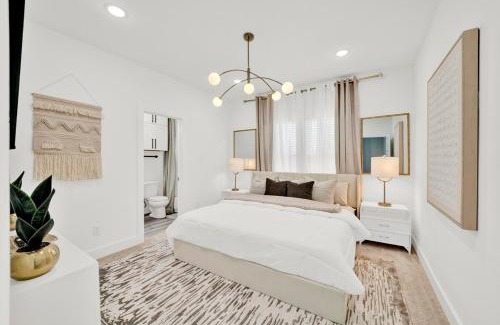 OST - South Union Casa | 2 Homes in 1 Duplex Walk to NRG and Med Ctr Sleeps 14-20