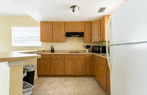 Brandon Casa | 2 houses 5bed 4bath heated pool prime location