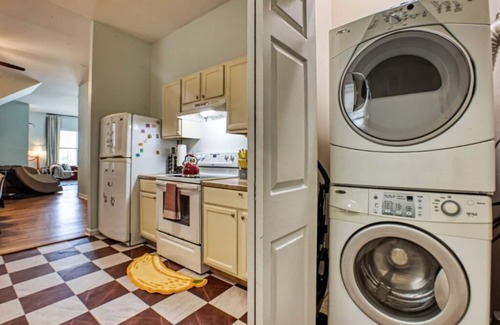 Thomas Square Casa | 2 King Beds, Massage Chair, Air Hockey - DT & Forsyth Park