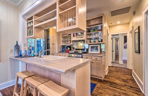 Hot Springs Cabaña | ¡NUEVO! Hot Springs Home w / Patio, 2 millas al Parque Nacional!