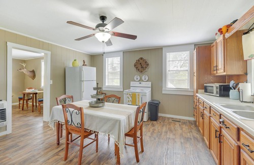 Lineville Casa | 2 Mi to Lake: Lineville Farmhouse w/ Fire Pit