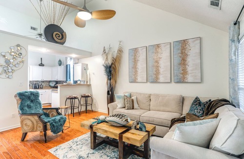 Cordova Casa | 2 Mi to Shelby Farms: Charming Family Home w/ Yard