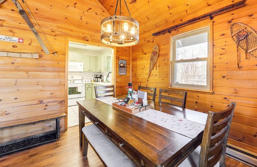 Charter Hills Cabina | 2 Mi to Skiing: Blue Ridge Mtn Cabin w/ Hot Tub!