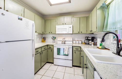 Charter Hills Cabina | 2 Mi to Skiing: Blue Ridge Mtn Cabin w/ Hot Tub!