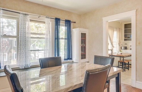 Old Brooklyn Apartamento | 2 Mi to Zoo: Charming Apt w/ Balcony in Cleveland