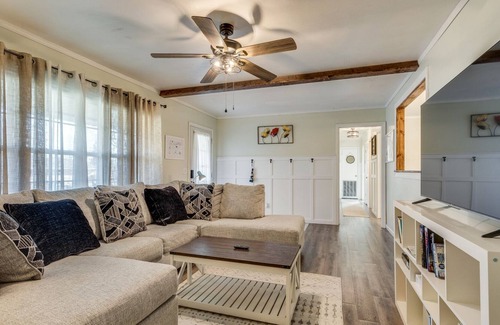 Johnson City Casa | 2 Miles to ETSU, Hospital & Privacy fenced yard w/ multiple outside seating