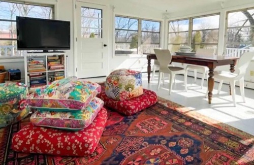 Rowayton Casa | 2-minute drive to beach, renovated antique in Rowayton walk to shops restaurants