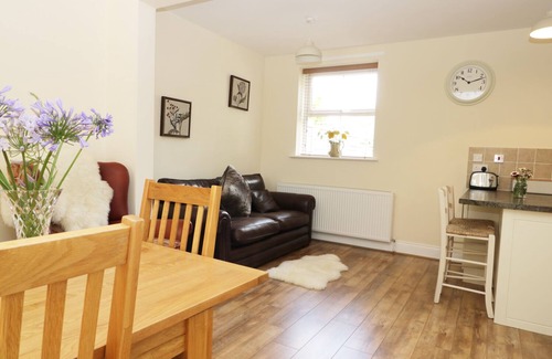 Mappleton Cabaña | 2 Moor Farm Cottages, BURTON CONSTABLE