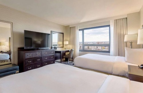 Dupont Circle Hotel | 2 Premium Pet Friendly Unit Close to Local Culture