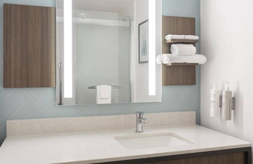 Albuquerque Hotel | 2 Queen Units | Onsite Pool | Minutes to Airport