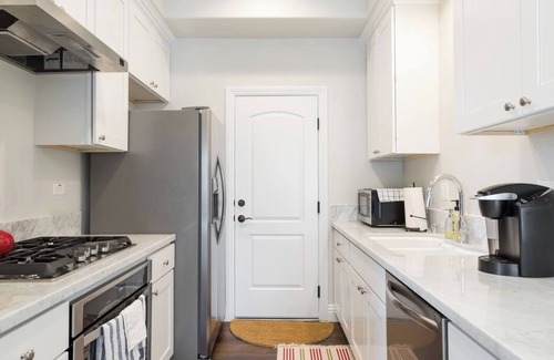 Mid Central Casa | 2-story spacious townhouse close to food/stores