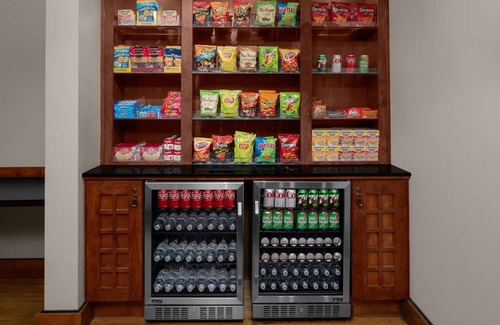 Roseville Casa | 2 Welcoming Suites Near Westfield Galleria – Only a 5-Minute Drive Away