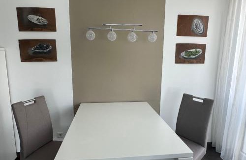 Hertingen Apartamento | 2-Zimmer-Ferienwohnung mit 2 Balkons - Golf, Bike & Wellness im Markgräflerland!