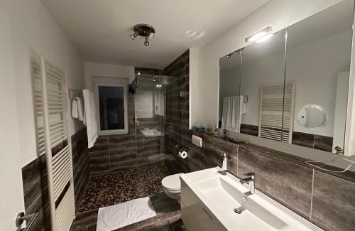 Hertingen Apartamento | 2-Zimmer-Ferienwohnung mit 2 Balkons - Golf, Bike & Wellness im Markgräflerland!