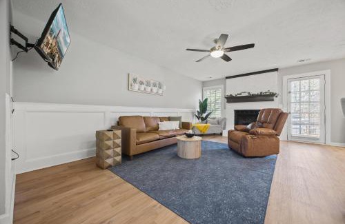 Lawrenceville Apartamento | 20 Percent off House with Patio Glassroom & Grill