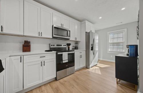 Lawrenceville Apartamento | 20 Percent off House with Patio Glassroom & Grill