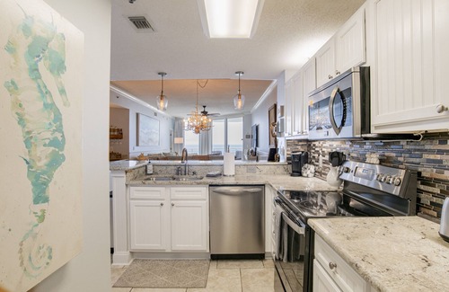 Ono Island Condominio | 204 Palacio, piso bajo condominio profesionalmente decorado frente al golfo!