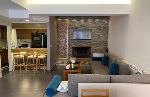 Kfardebian Chalet De Esquí | 220sqm Duplex Chalet - Faqra Club
